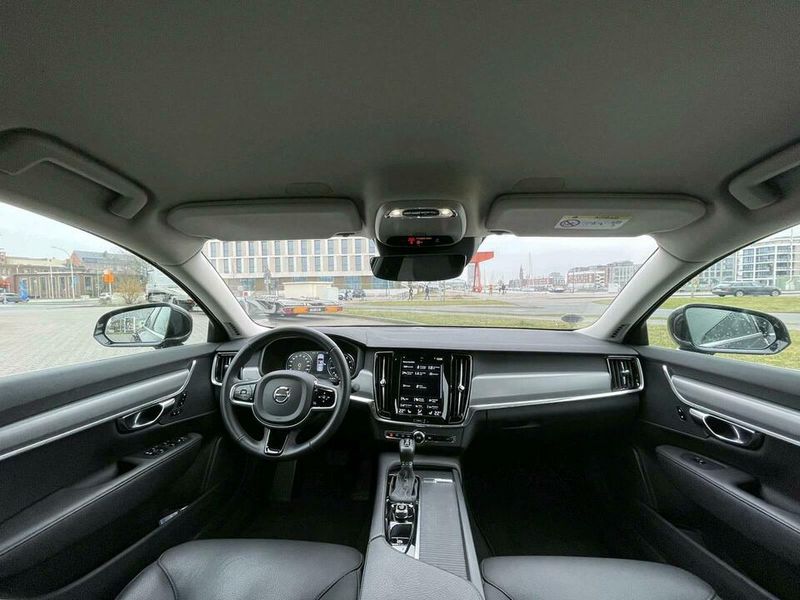 Volvo S90 • 2019 • 89,000 km 5