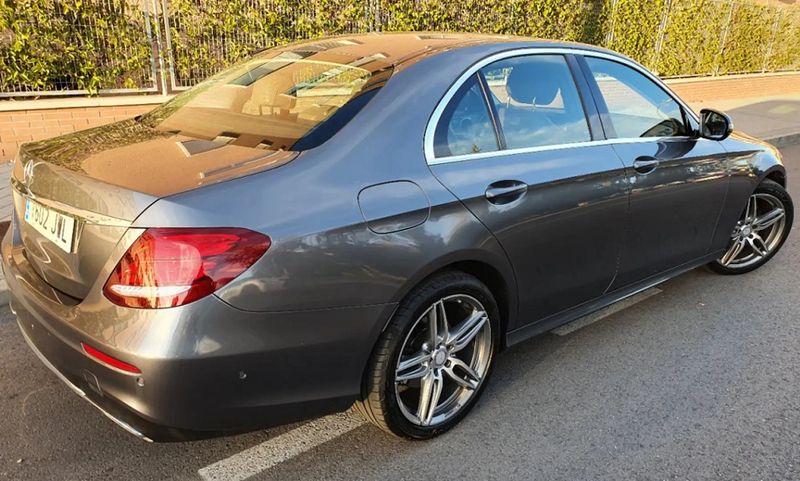 Mercedes-Benz E-Class • 2017 • 98,000 km 4
