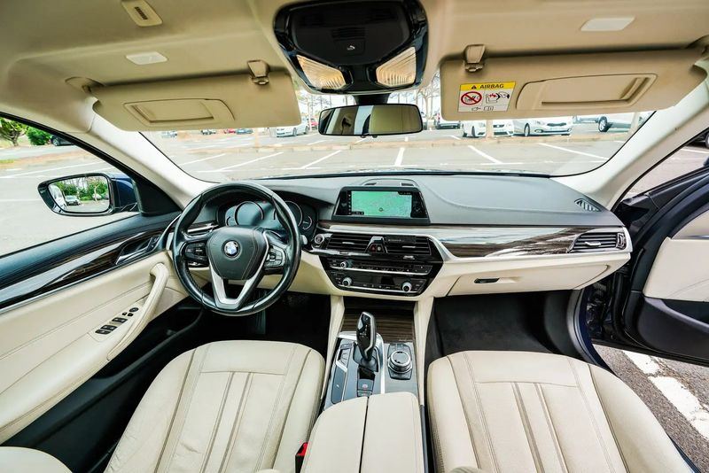 BMW 520D • 2017 • 115,000 km 5