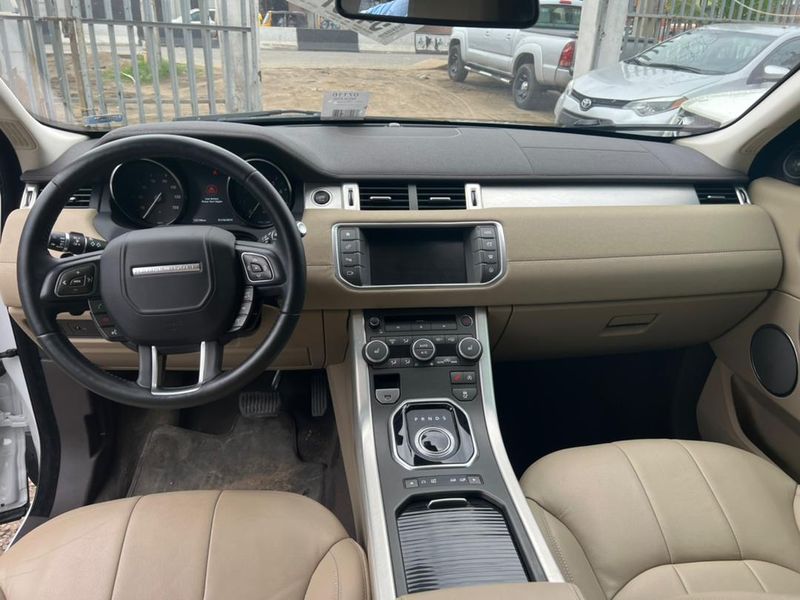 Land Rover Range Rover Velar • 2016 • 3 km 3