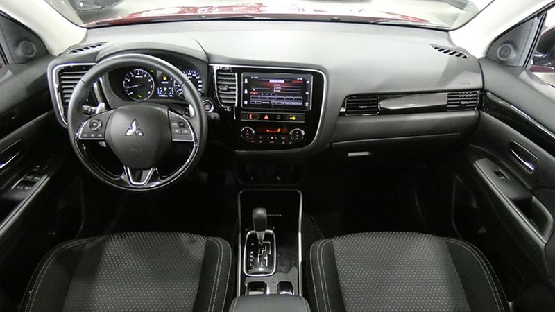 Mitsubishi Outlander • 2019 • 17,586 km 7