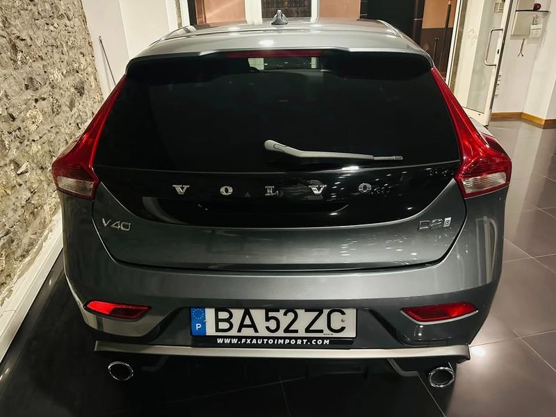 Volvo V40 • 2019 • 90,000 km 6