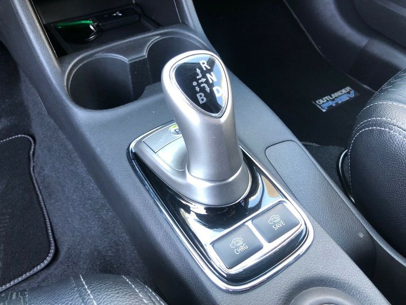 Mitsubishi Outlander • 2013 • 136,000 km 10