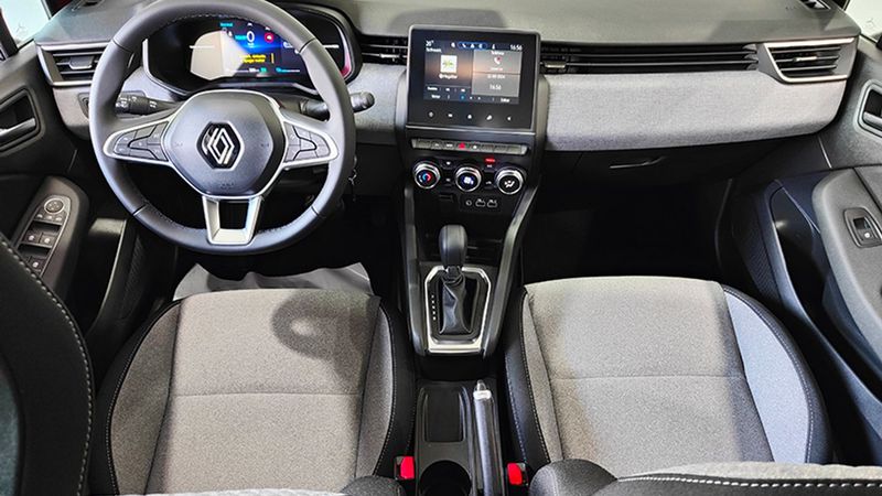 Renault Clio • 2024 • 1,933 km 2