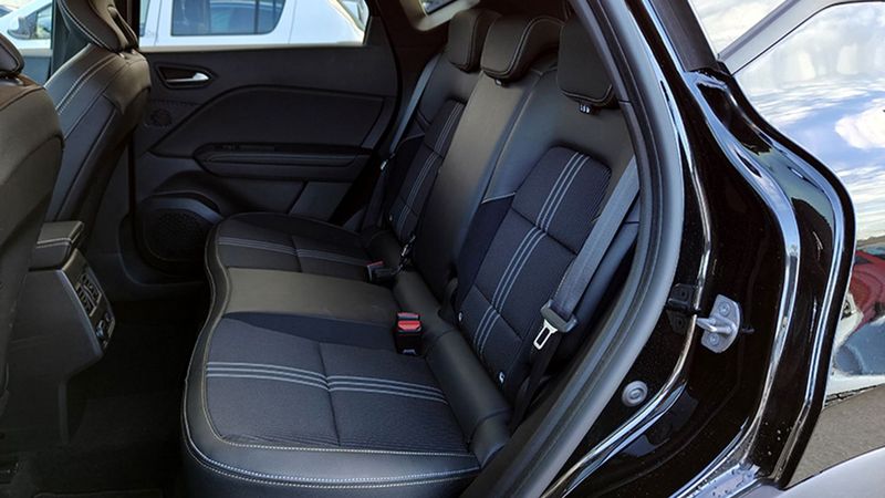 Renault Captur • 2023 • 17,890 km 4