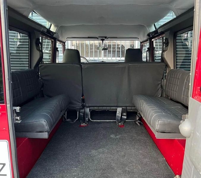 Land Rover Defender • 2001 • 205,000 km 2