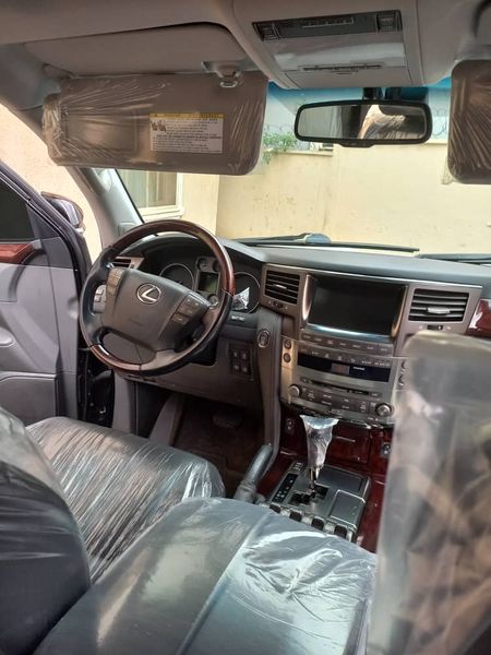 Lexus LX • 2023 • 82,000 km 11