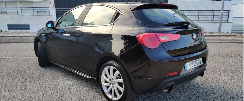 Alfa Romeo Giulietta • 2011 • 198,000 km 3