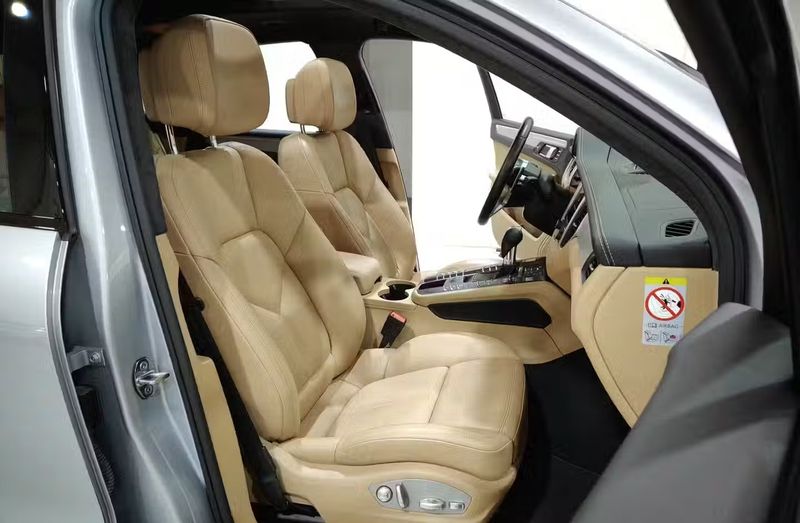 Porsche Macan • 2017 • 61,900 km 8