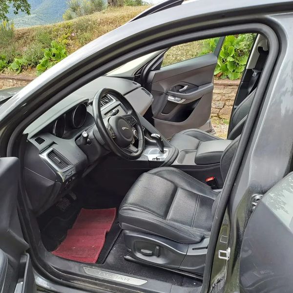 Jaguar E-PACE • 2018 • 61,000 km 4