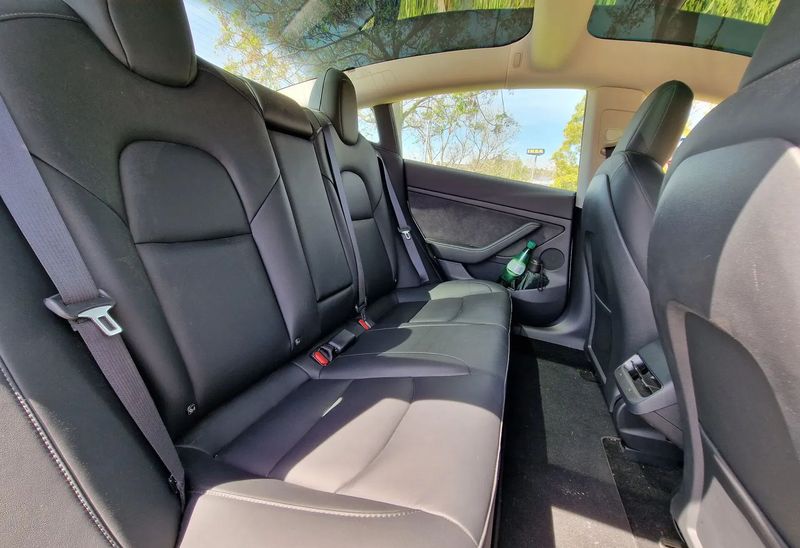 Tesla Model 3 • 2022 • 14,000 km 9