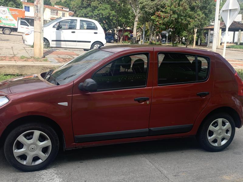 Renault Sandero • 2012 • 145,000 km 3