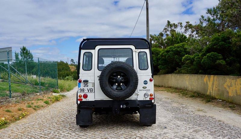 Land Rover Defender • 2003 • 140,000 km 2