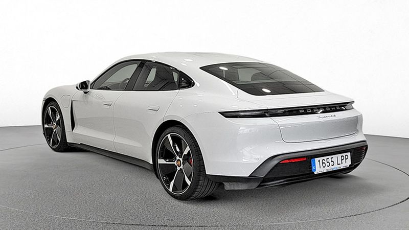 Porsche Taycan • 2021 • 15,200 km 6