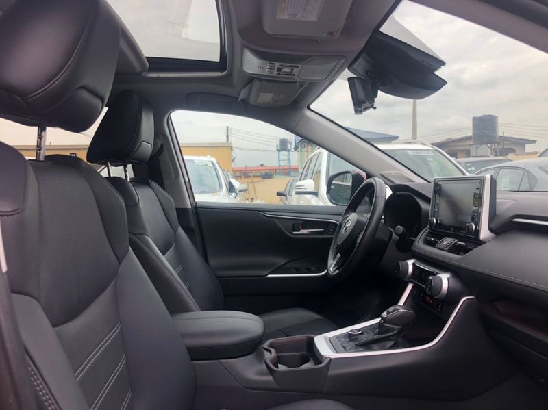 Toyota RAV4 • 2021 • 50,000 km 2