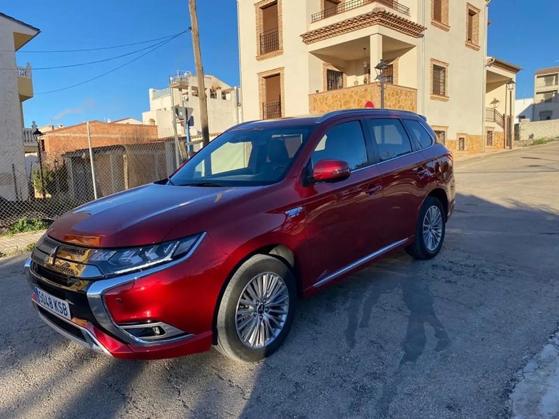 Mitsubishi Outlander • 2018 • 90,000 km 1