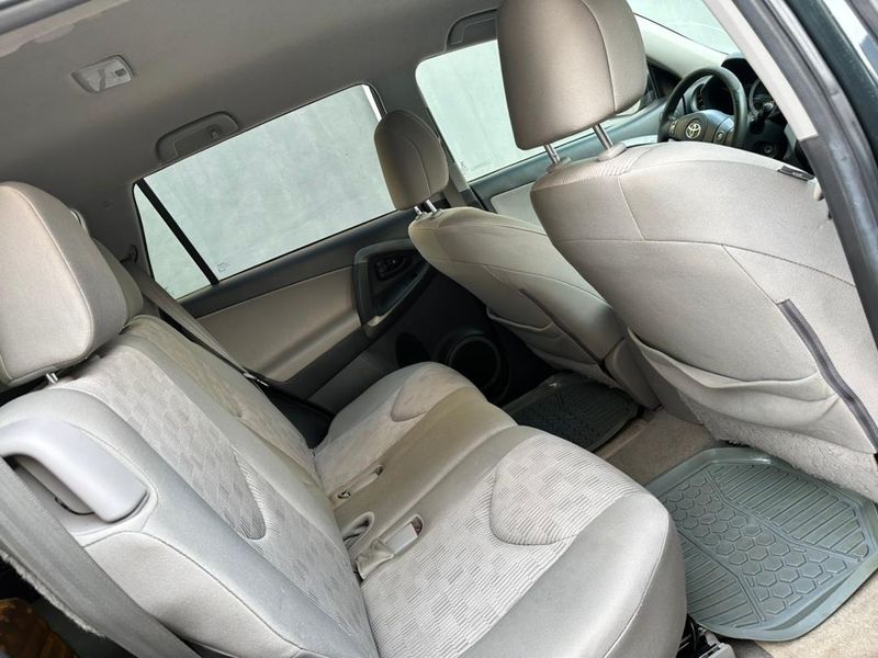 Toyota RAV4 • 2012 • 32 km 3