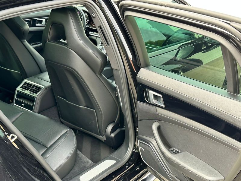 Porsche Panamera • 2018 • 221,000 km 15