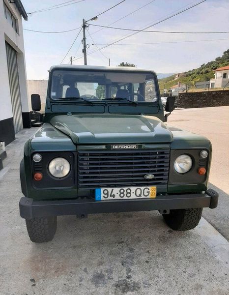 Land Rover Defender • 2000 • 299,999 km 2