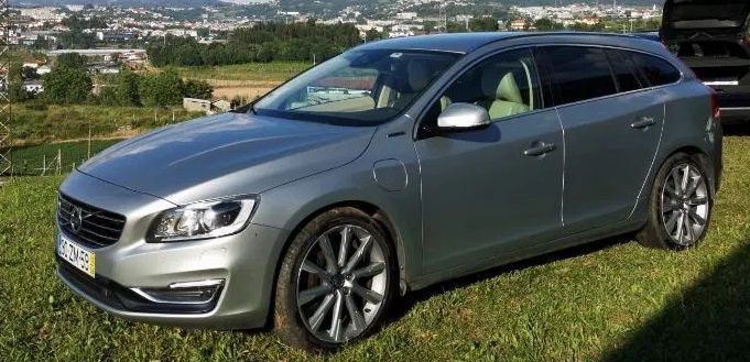 Volvo V60 • 2013 • 206,000 km 1