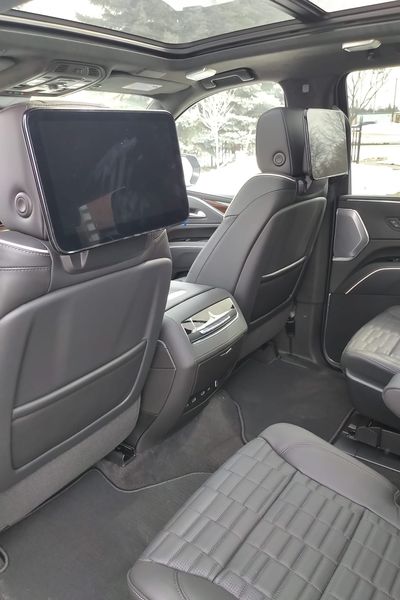 Cadillac Escalade • 2023 • 100 km 4