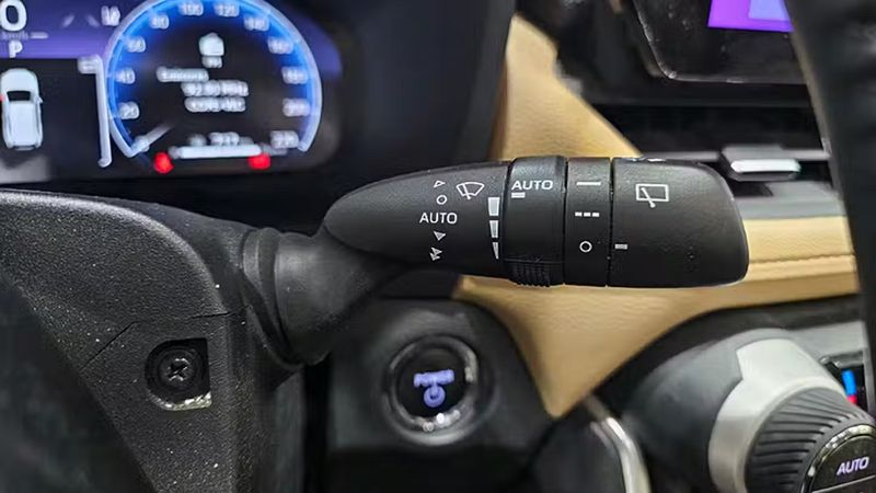 Toyota RAV4 • 2023 • 38,609 km 11