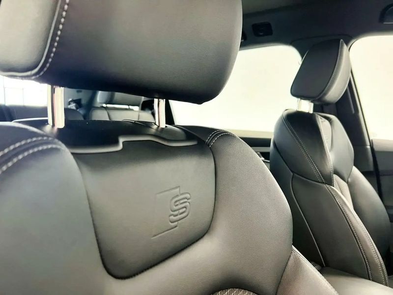 Audi Q7 • 2020 • 59,800 km 12