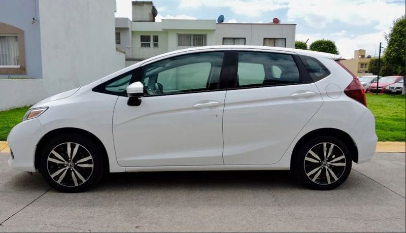 Honda Fit • 2010 • 83,000 km 5