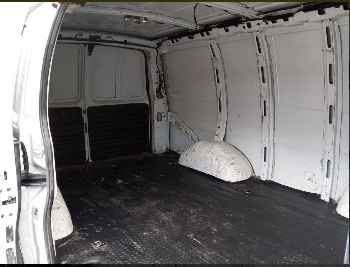 Chevrolet Express • 2019 • 80,000 km 7