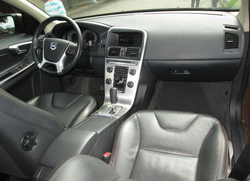 Volvo XC • 2012 • 120,000 km 4