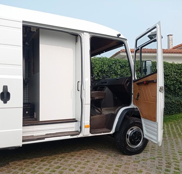 Mercedes-Benz 190 E • 1990 • 190,000 km 2