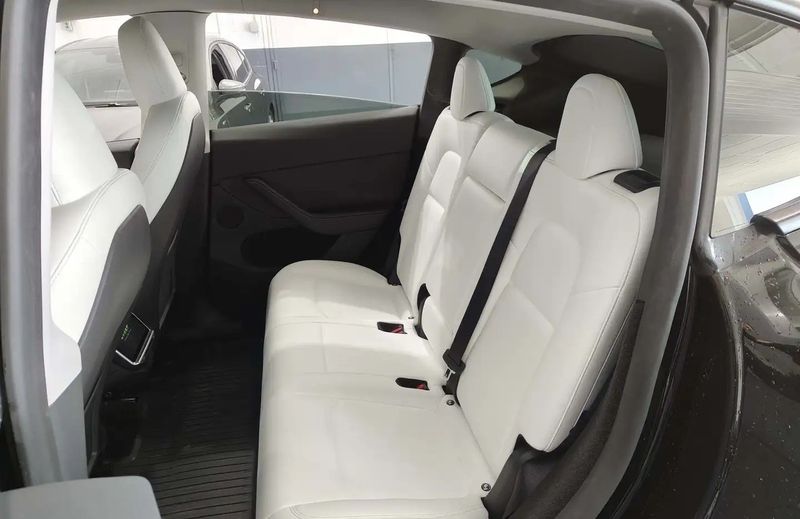 Tesla Model Y • 2023 • 39,514 km 3