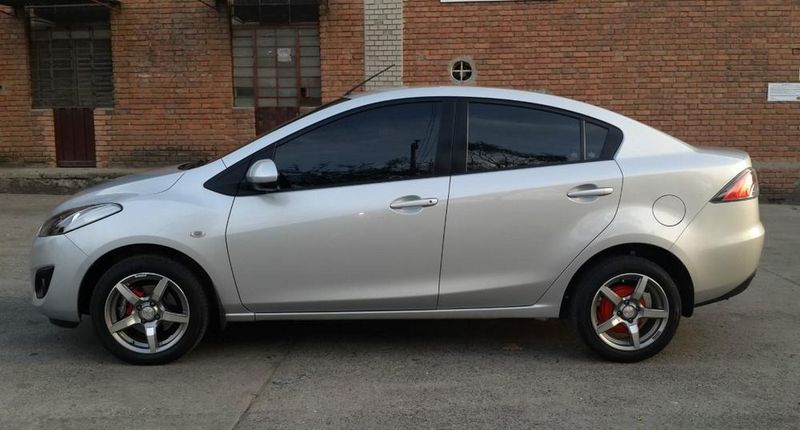 Mazda 2 • 2012 • 148,000 km 2