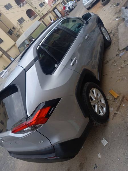 Toyota RAV4 • 2020 • 2 km 2