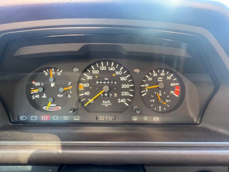 Mercedes-Benz 260 - 560 SE • 1989 • 214,700 km 11