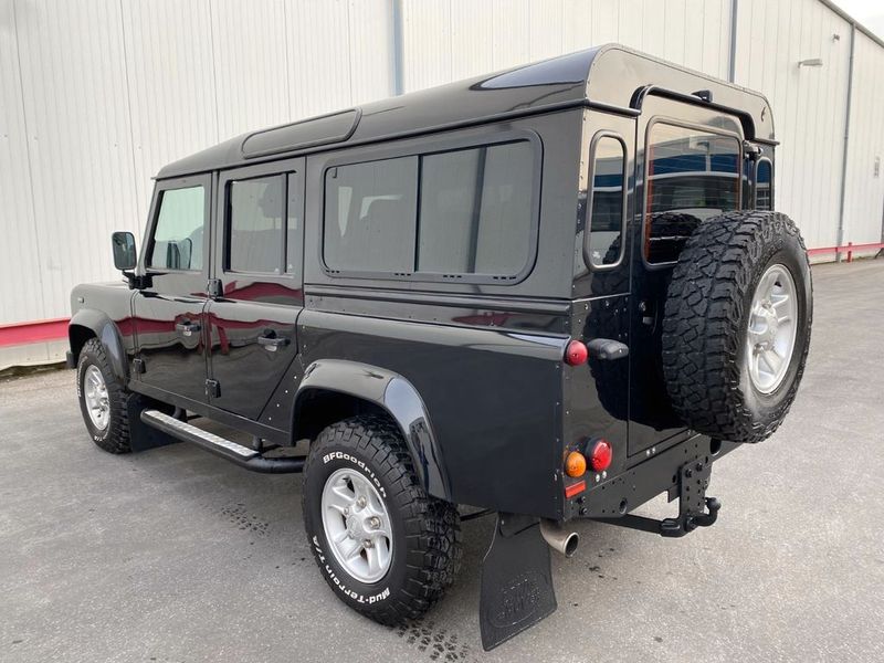 Land Rover Defender • 2009 • 86,700 km 3