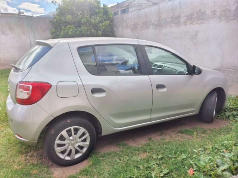 Renault Sandero • 2018 • 81,000 km 3