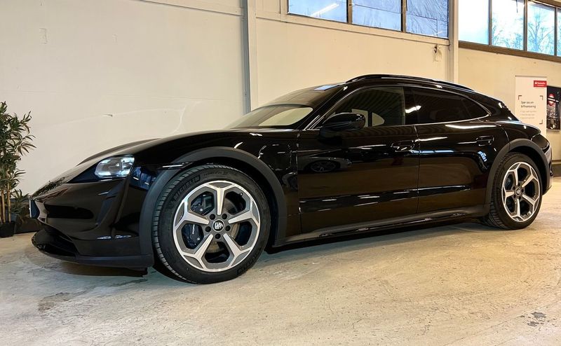 Porsche Taycan • 2022 • 18,000 km 1