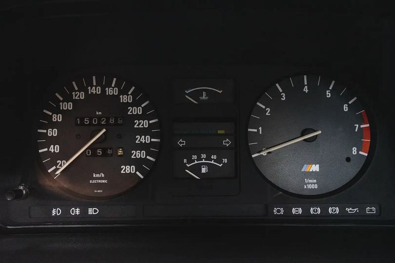 BMW M5 • 1987 • 151,000 km 10