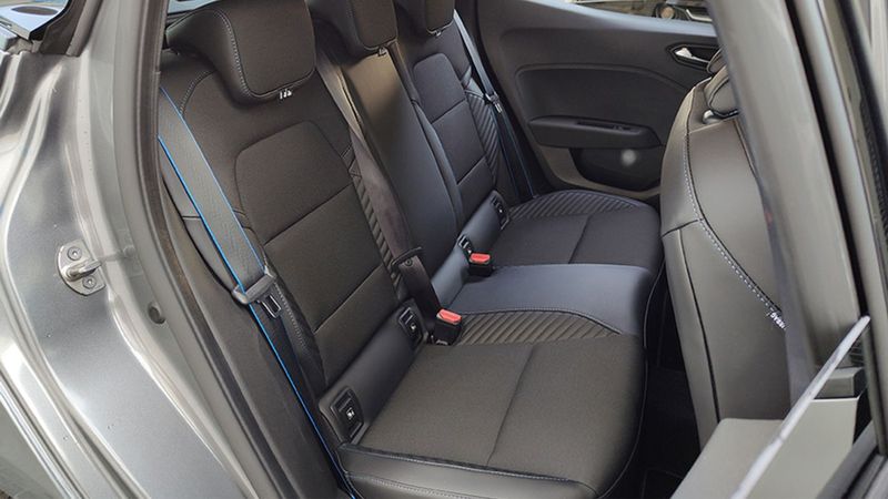 Renault Clio • 2024 • 1,020 km 15