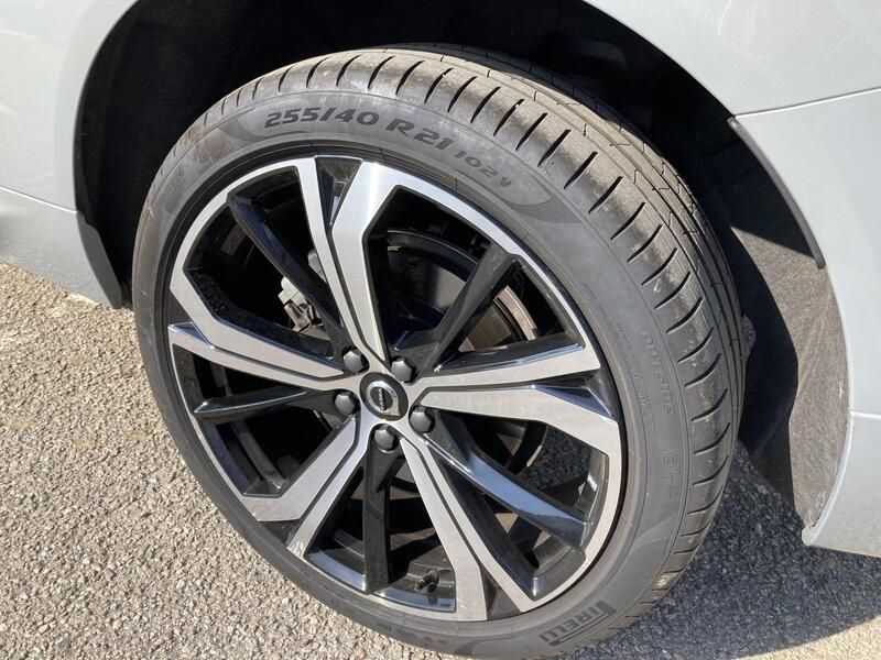 Volvo XC60 • 2024 • 12,819 km 34