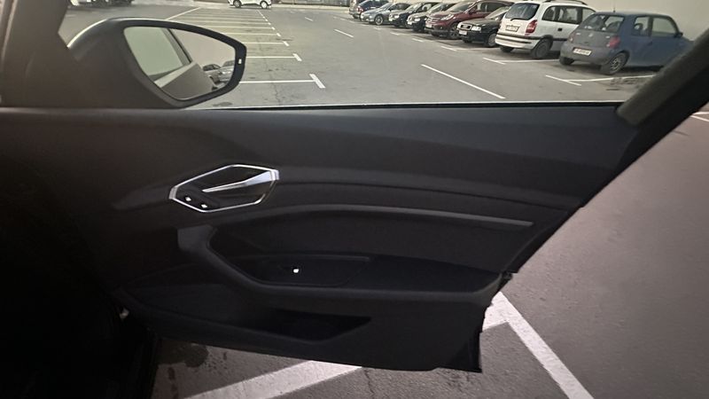 Audi e-tron • 2021 • 28,000 km 17