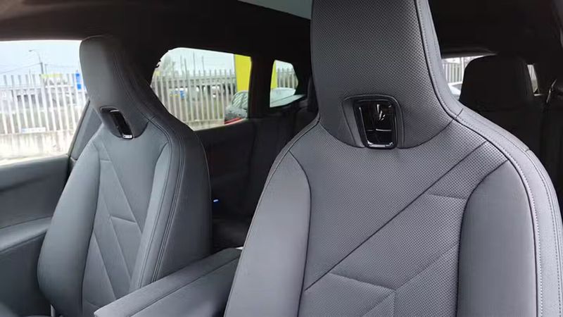 BMW i3 • 2023 • 23,167 km 6