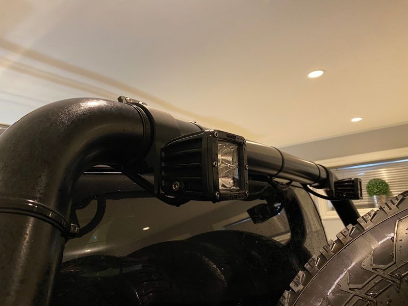 Toyota Hilux • 2016 • 84,000 km 3