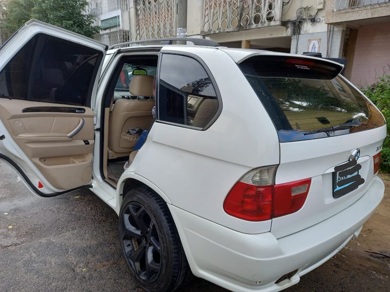 BMW X5 • 2006 • 122,000 km 1