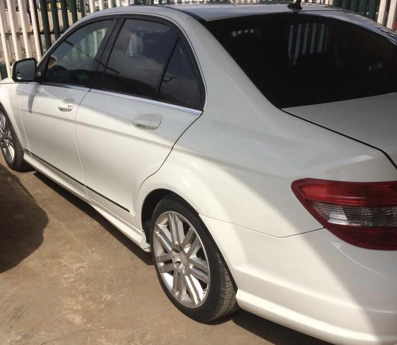 Mercedes-Benz 200 - 300 • 2009 • 160,000 km 6