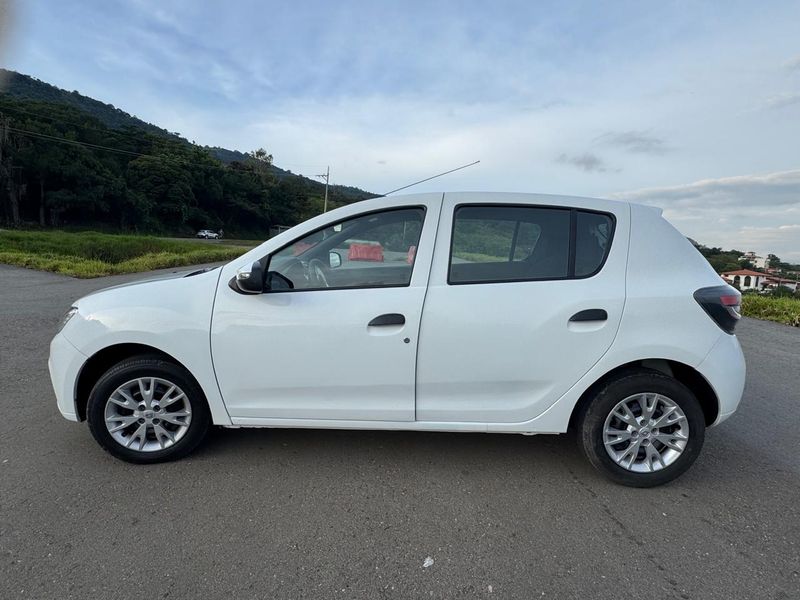 Renault Sandero • 2023 • 60,000 km 3