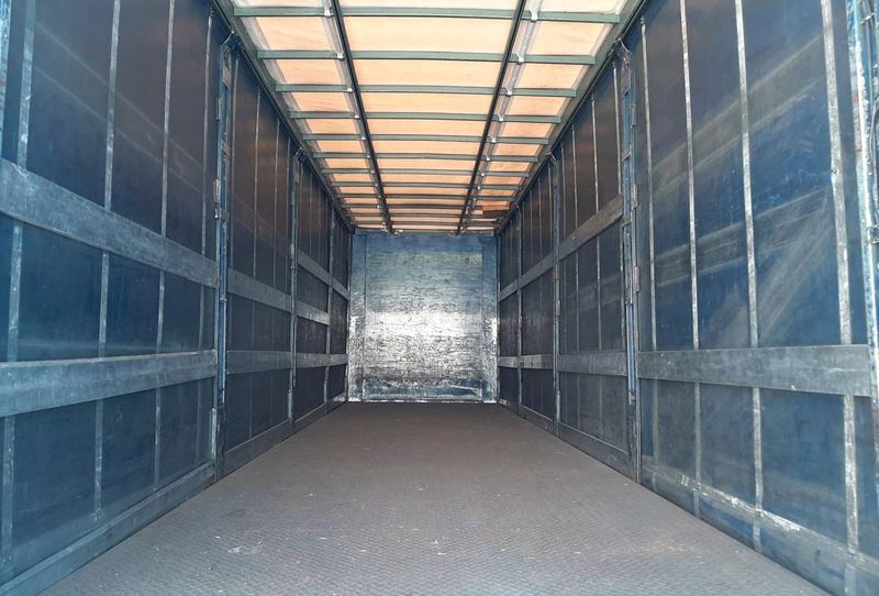 Volvo 240 • 2005 • 500,000 km 3