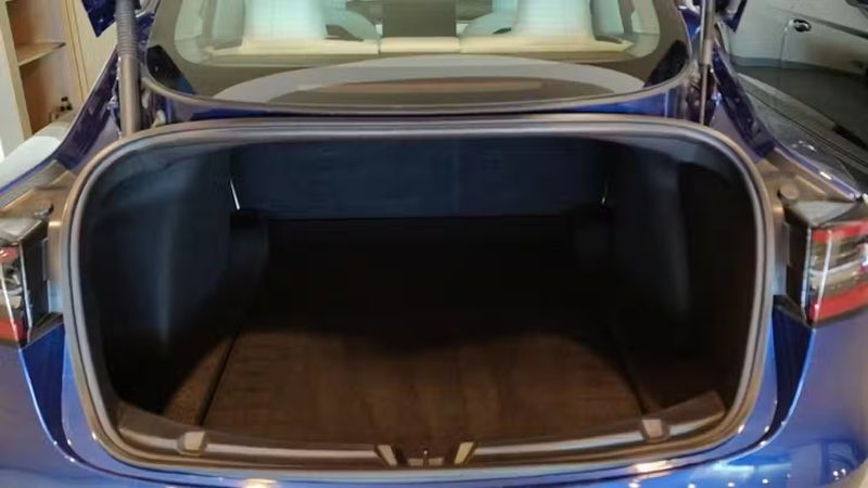 Tesla Model 3 • 2021 • 33,340 km 9