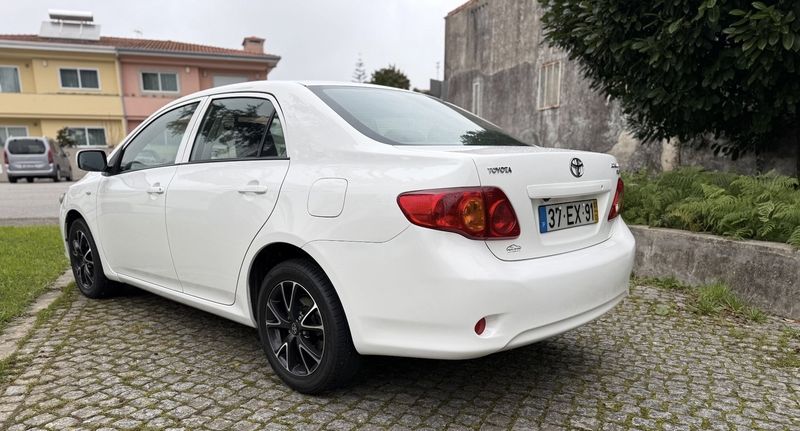 Toyota Corolla • 2007 • 198,000 km 2